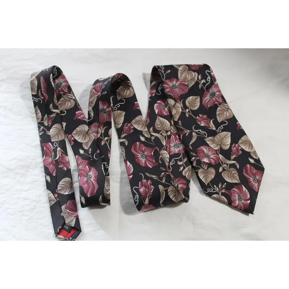 Vintage SAVILE ROW Italian Silk Floral Necktie, 4 X 57 Inches